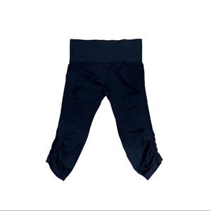 Academy Ltd black scrunch cropped leggings medium